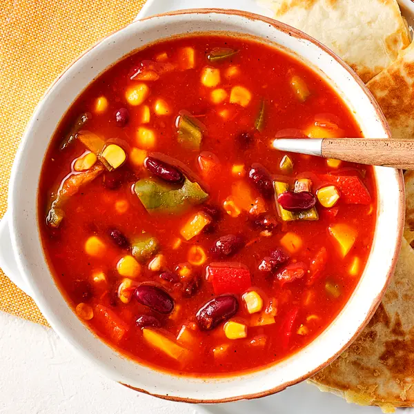 Tex-Mex-Tomatensuppe mit Quesadillas