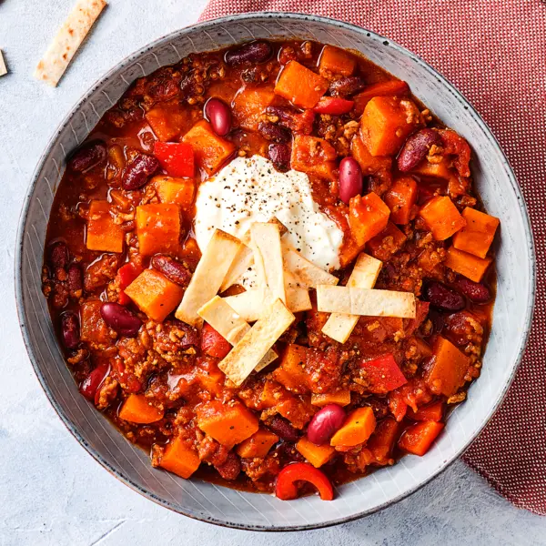 Mexikanischer Hack-Eintopf mit knusprigen Tortillas
