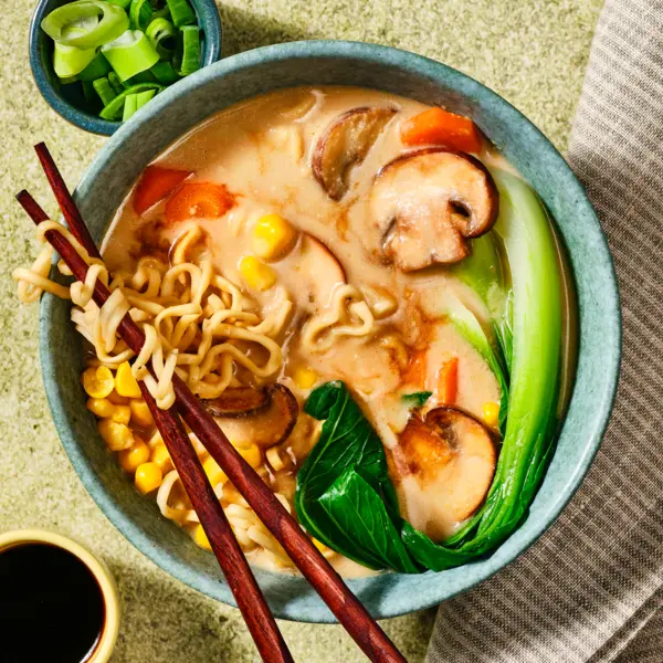 One-Pot Erdnuss-Ramen