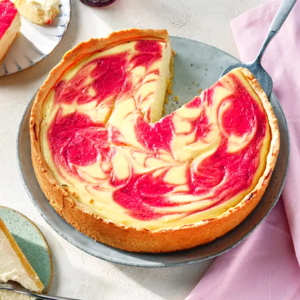 Erdbeer-Swirl-Käsekuchen