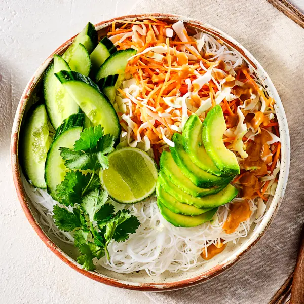 Reisnudelsalat mit Erdnussdressing