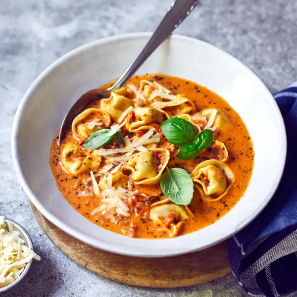 Tortellini-Tomatensuppe