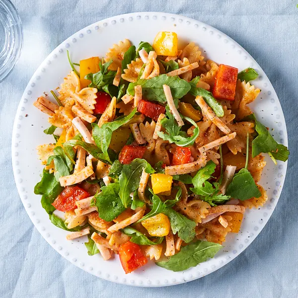 Pesto-Nudelsalat mit Hähnchen
