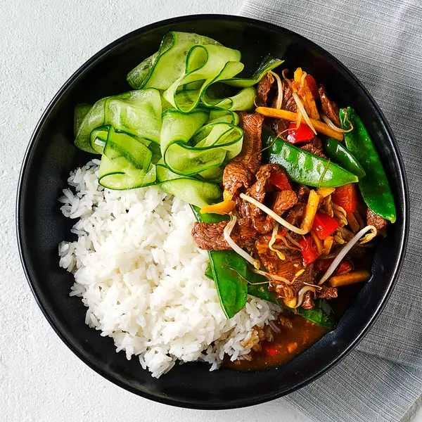 Teriyaki-Rindfleischstreifen mit süß-saurer Gurke
