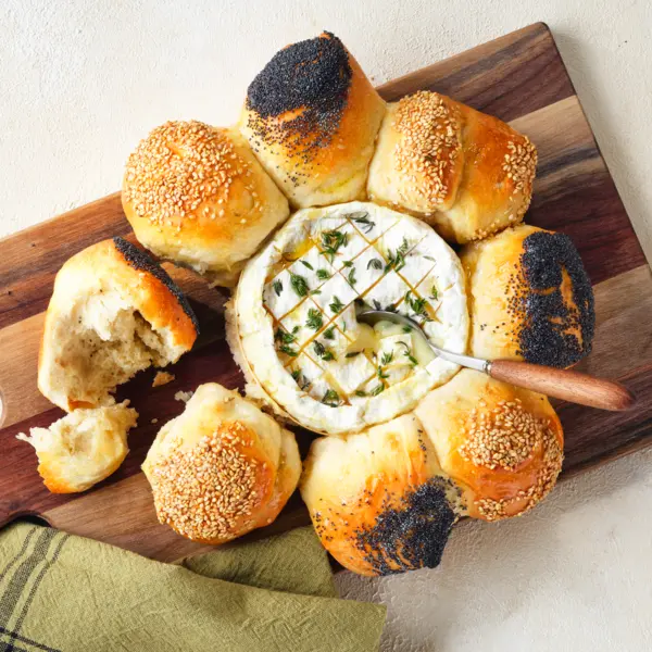 Zupfbrot mit gebackenem Camembert
