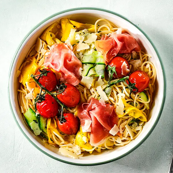 Spaghetti mit Zucchini und Prosciutto