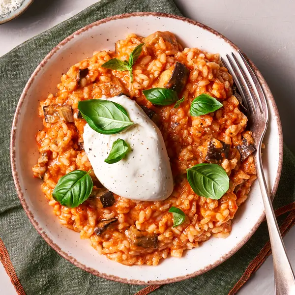 Rotes Risotto mit Burrata