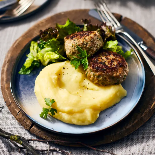 Birnen-Kartoffelstampf mit Kräuter-Frikadellen