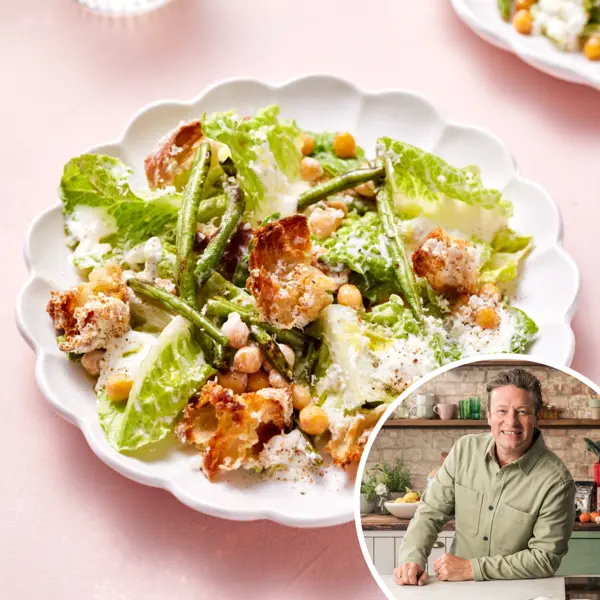Veggie Caesar Salat mit knusprigen Kichererbsen
