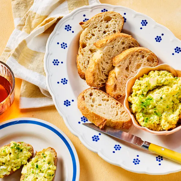 Eiersalat mit Curry und Schnittlauch