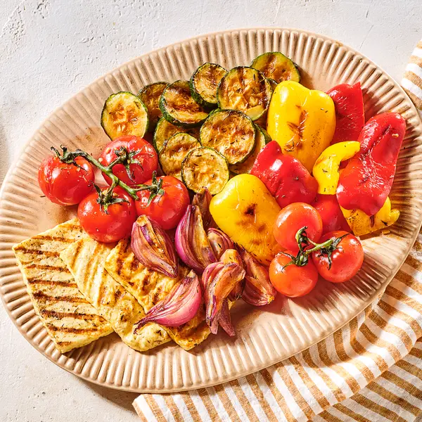 Marinierter Grillkäse mit Grillgemüse