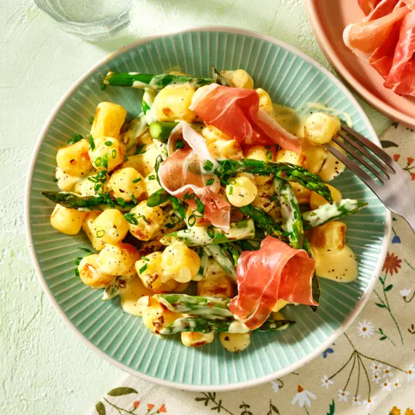Gnocchi Hollandaise mit Spargel und Parma-Schinken