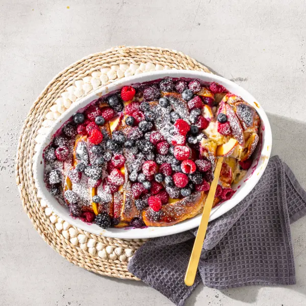 French-Toast-Auflauf mit Beeren und Nektarinen