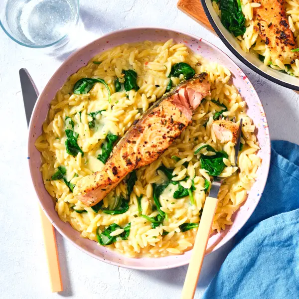 One-Pot Kritharaki mit Lachs Florentine