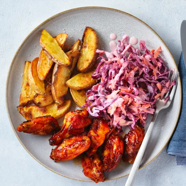 Chicken Wings mit Rotkohl-Slaw