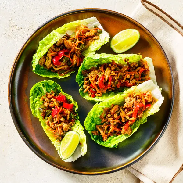 Salatschiffchen mit Putenhack-Füllung