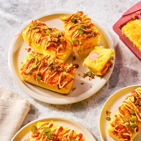 Gebackene Cheddar-Polenta Hotdogs