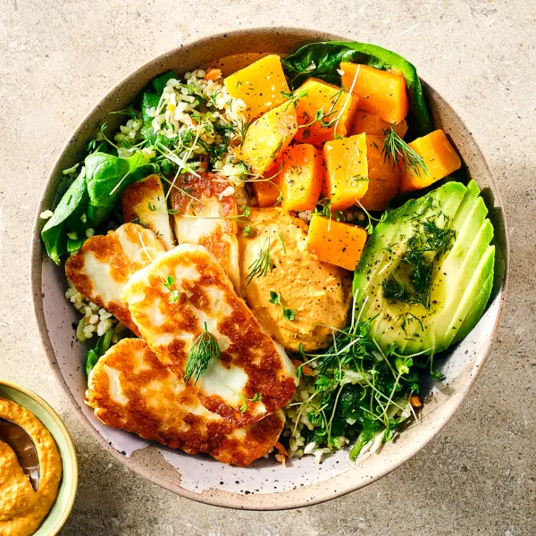 Buddha Bowl mit Halloumi