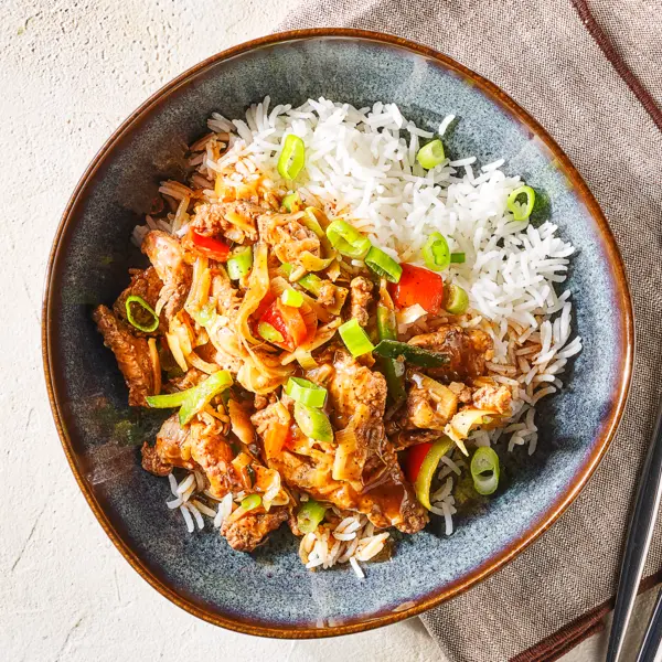 Würzige Rindfleischpfanne mit Hoisin-Miso-Soße