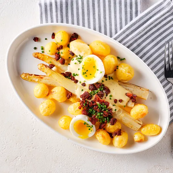 Gebackener Spargel mit knusprigen Speckstreifen