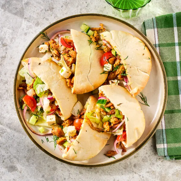 Hackfleisch-Pita mit griechischem Salat