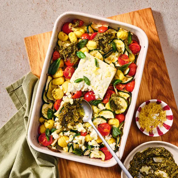 Feta-Ofengnocchi mit Miso Pesto