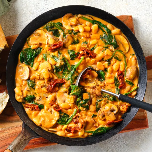 Weiße Bohnen in Spinat-Tomaten-Sahne