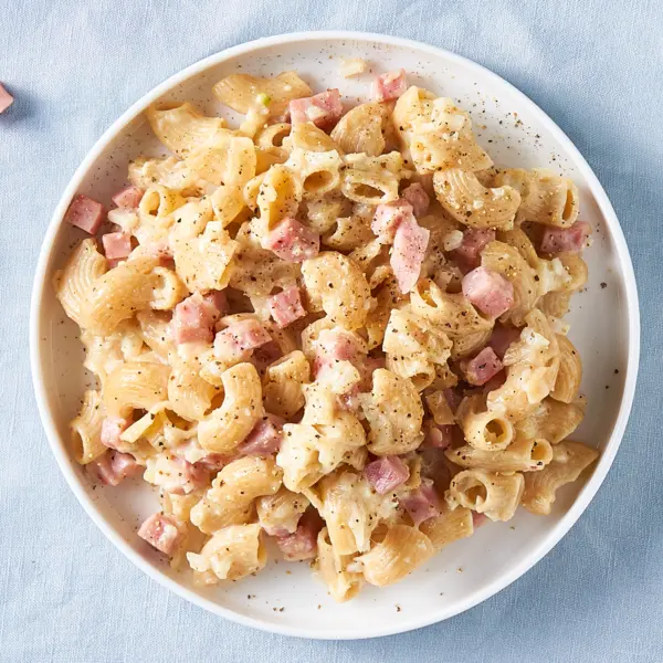 Cremige Maccheroni mit Schinken & Käse