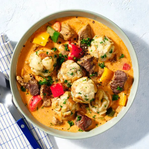 Rahmgulaschsuppe mit Mini-Brezenknödel