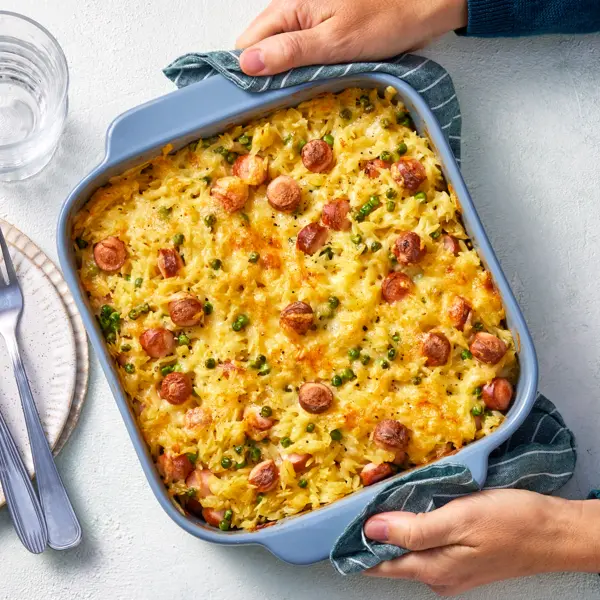 Kritharaki-Würstchen-Auflauf mit Erbsen