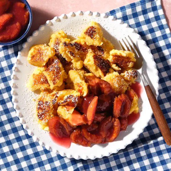 Karamellisierter Kaiserschmarrn mit Zwetschgenröster