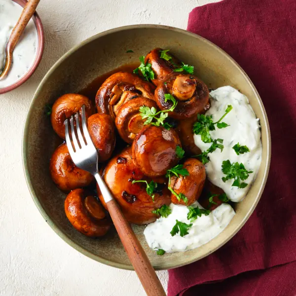 Pilzpfanne mit Knoblauch-Dip