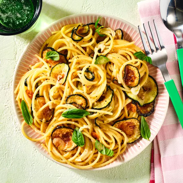 Spaghetti in cremiger Zucchinisoße