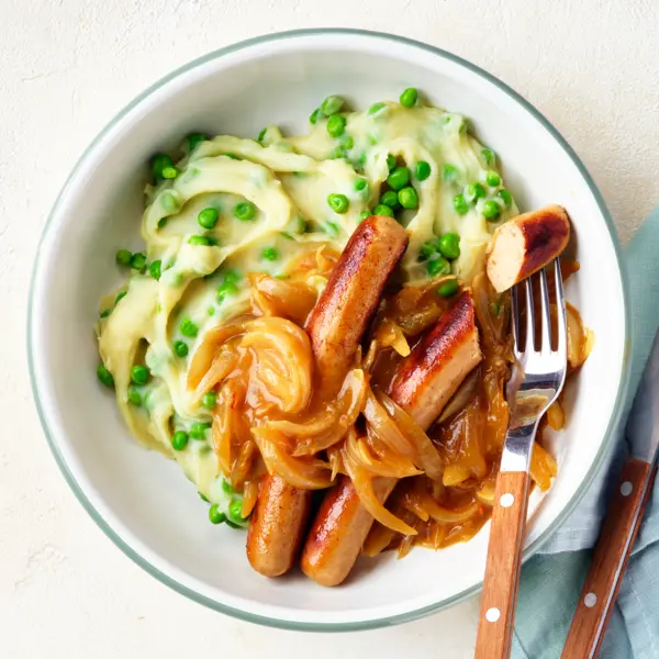 Vegane Würstchen mit Kartoffel-Erbsen-Stampf