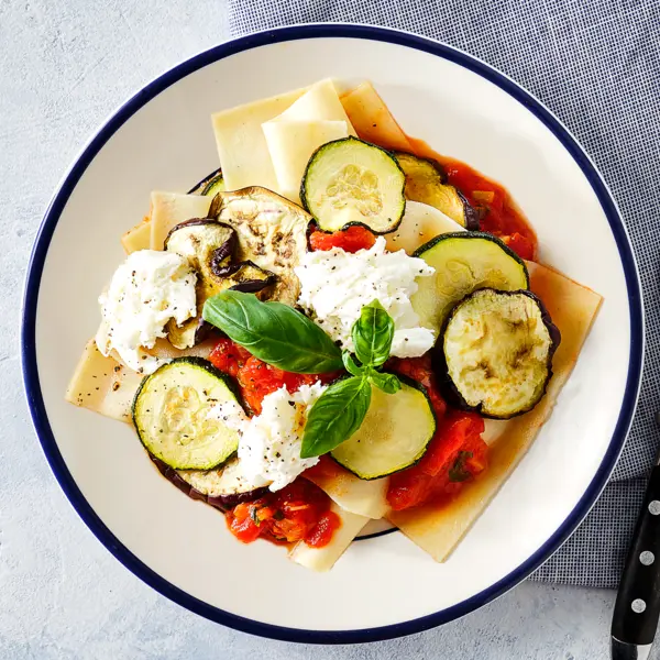 Offene Lasagne mit geröstetem Gemüse