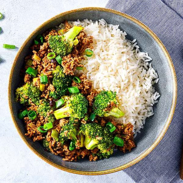 Schnelles Pfannengericht mit Hackfleisch und Broccoli