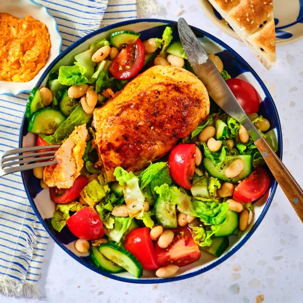 Gefüllte Hähnchenbrust mit Feta-Dip und Bohnen-Salat
