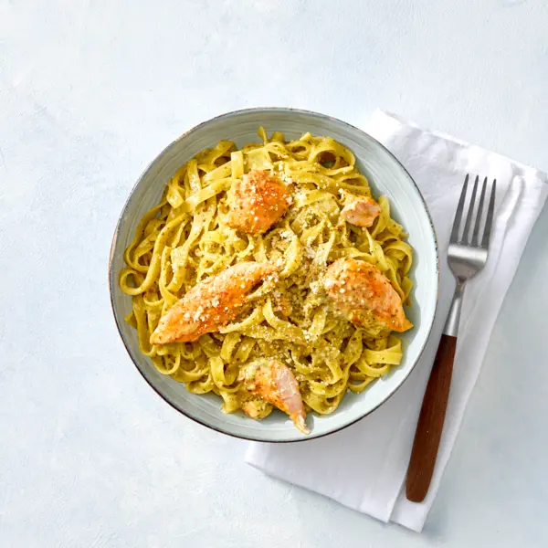 Tagliatelle mit Pesto und Hähnchen
