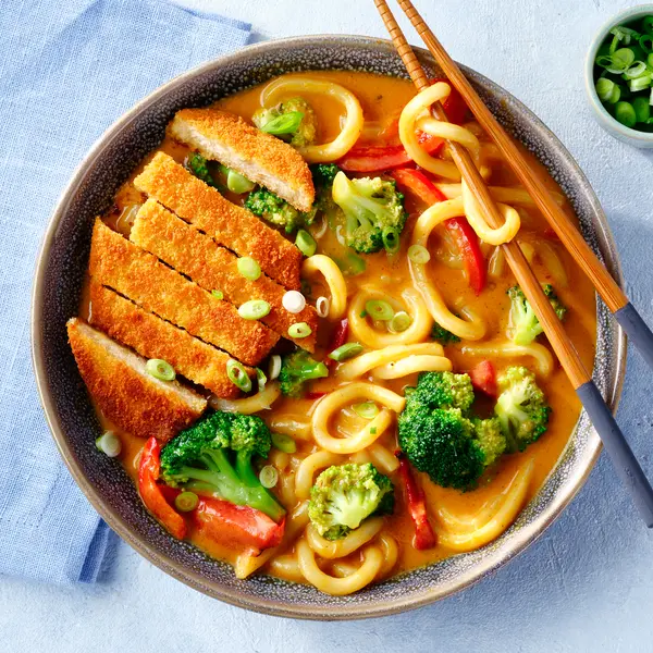 Udon-Curry mit veganem Schnitzel