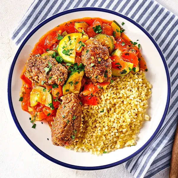 Köfte mit Zucchini in Tomatensoße