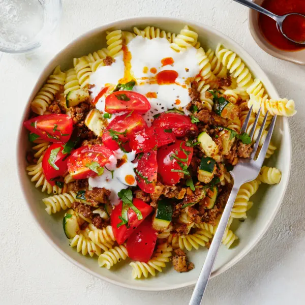 Vegane Hack-Pasta nach türkischer Art