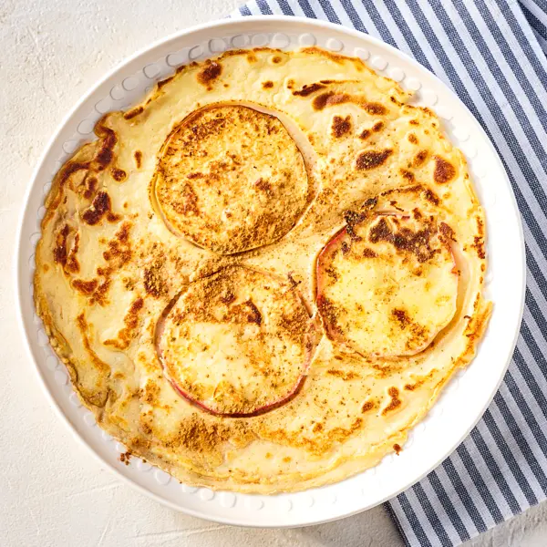 Pfannkuchen mit Apfel und Zimt