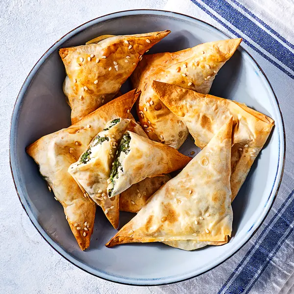 Gefüllte Filoteigtaschen mit Spinat und Feta
