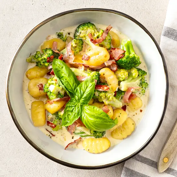 Gnocchi mit Broccoli und Schinken