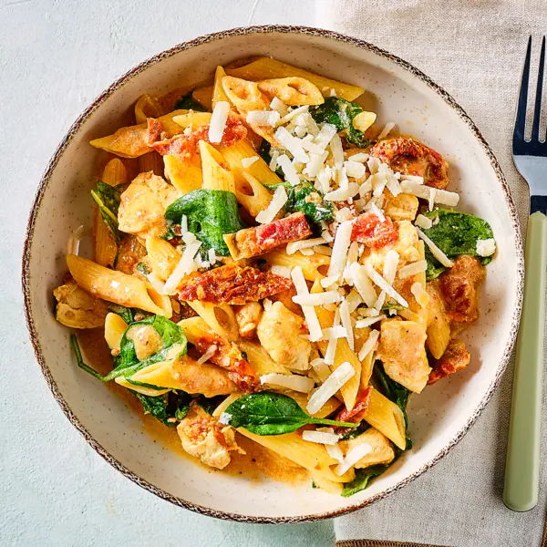 Penne mit Spinatcreme und Hähnchen