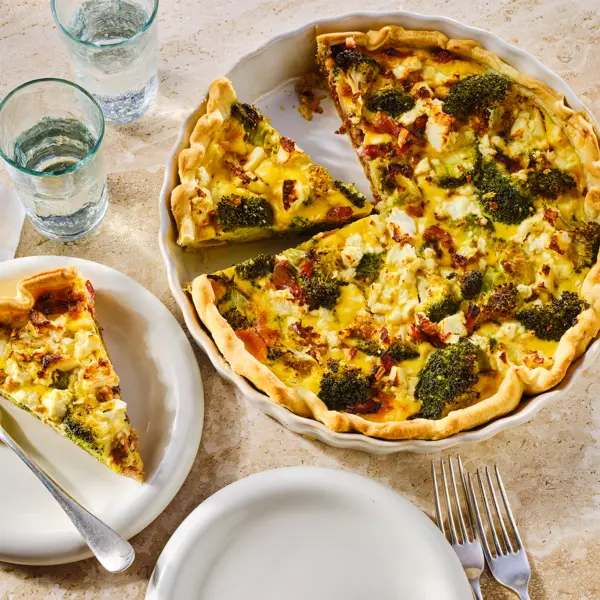 Quiche mit Broccoli, Speck und Feta-Käse