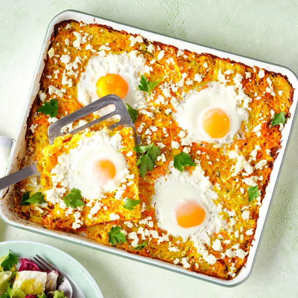 Ofen-Rösti mit Spiegelei und Salat