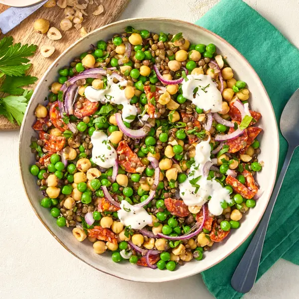 Erbsensalat mit Ziegenkäsecreme