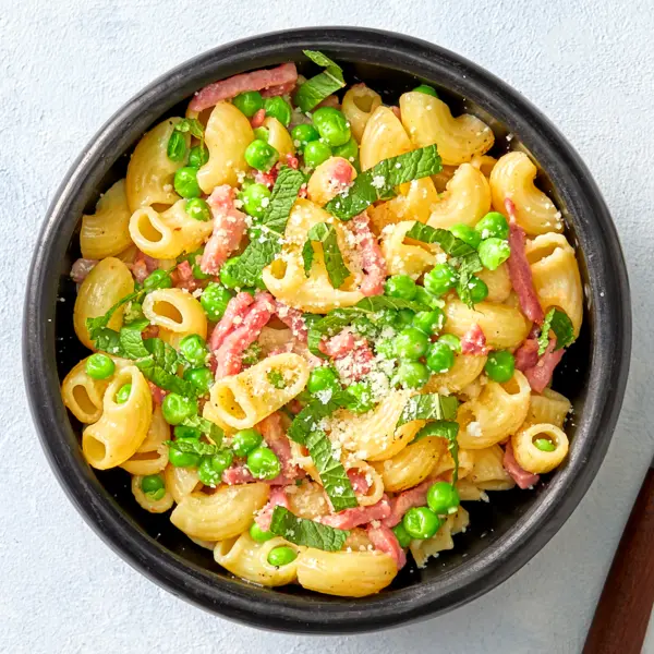 Erbsen-Speck-Pasta mit Minze