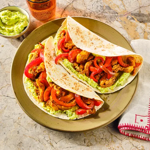 Hähnchen-Fajitas mit Avocado-Joghurt